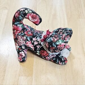 Floral Stuffed Kitty w/ Yarn